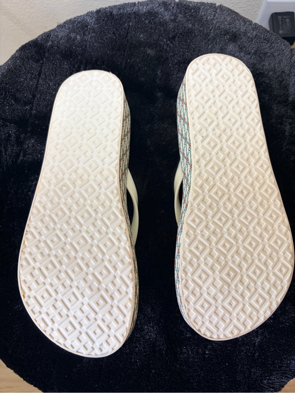 Tory Burch Cream Logo Patterned Flip-Flop Sandals - Picture 5 of 5